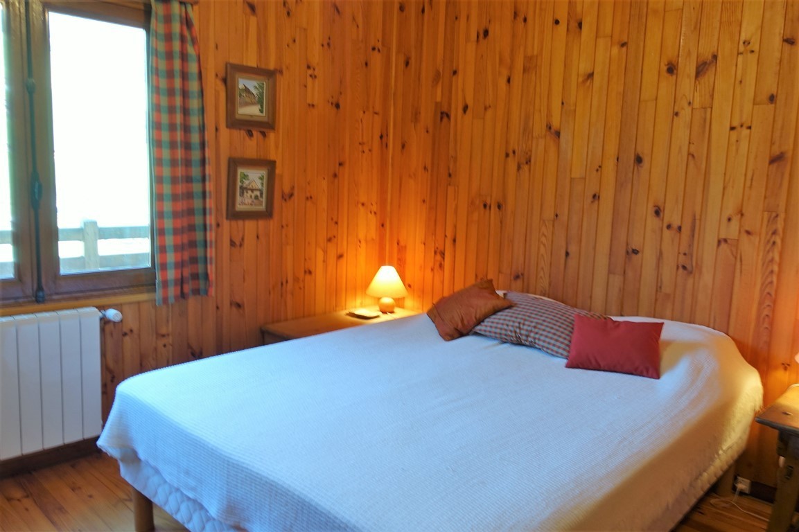 Chalet familial 6 personnes classé 2 étoiles. Calme et proche du village