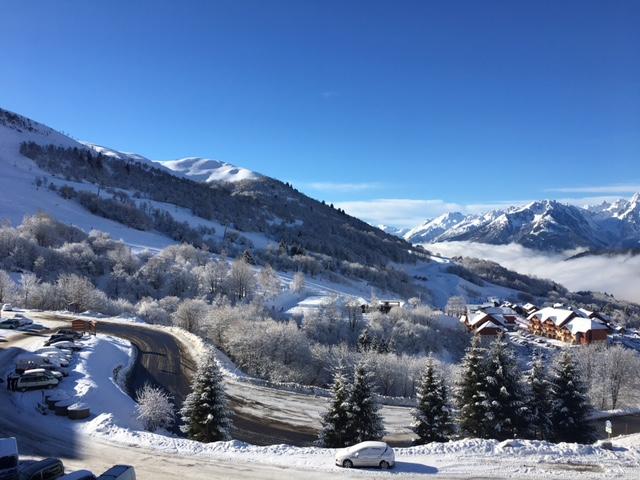 La Madeleine 2 -1650- Centre station- Skis aux pieds