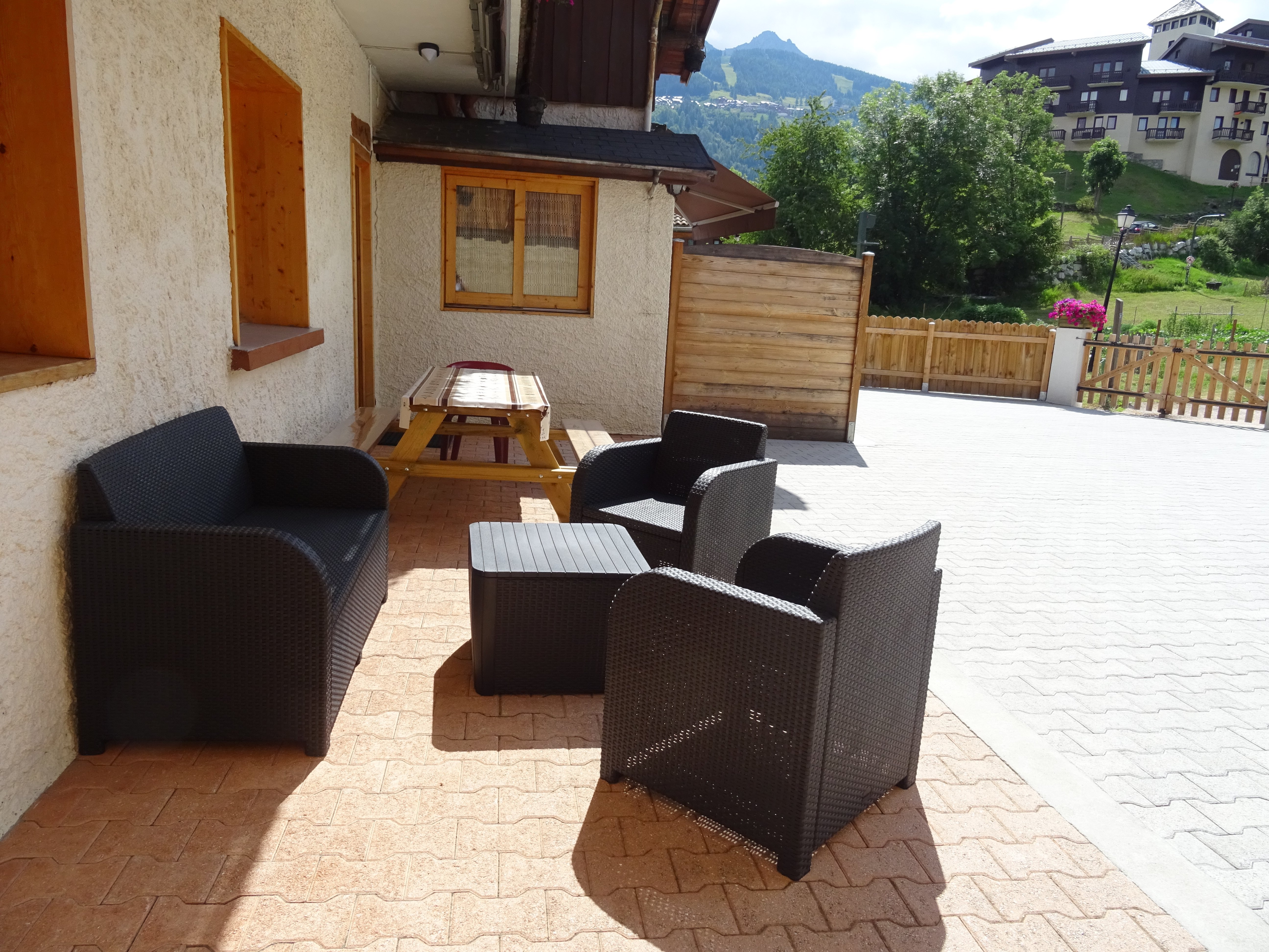   à 10m pistes ski, 150m piscine et 1 terrasse