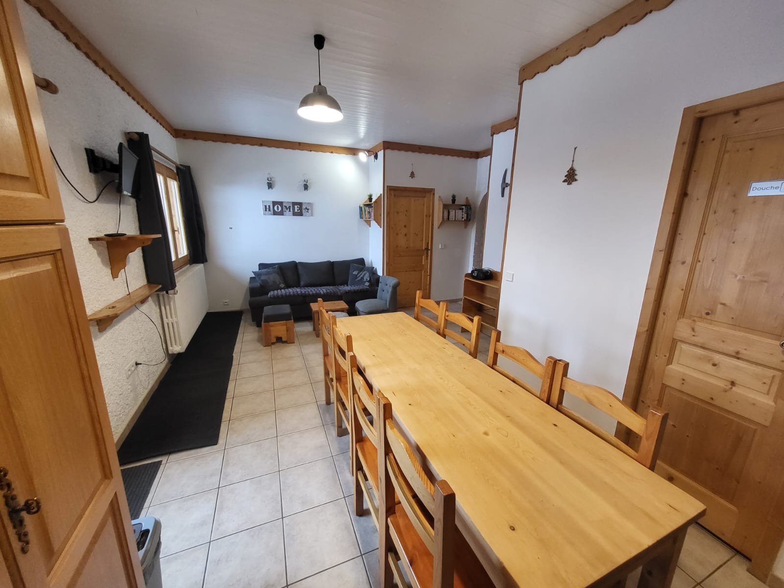   à 10m pistes ski, 150m piscine et 1 terrasse
