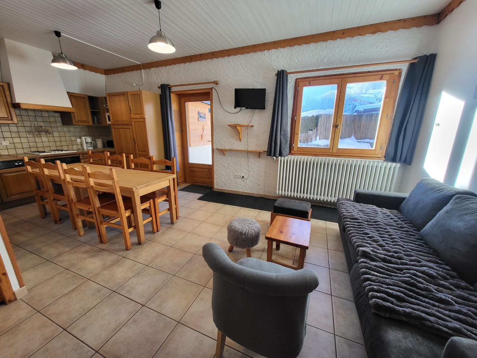   à 10m pistes ski, 150m piscine et 1 terrasse