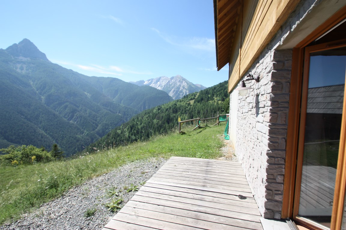 Demi chalet 2 chambres avec magnifique vue sur les montagnes