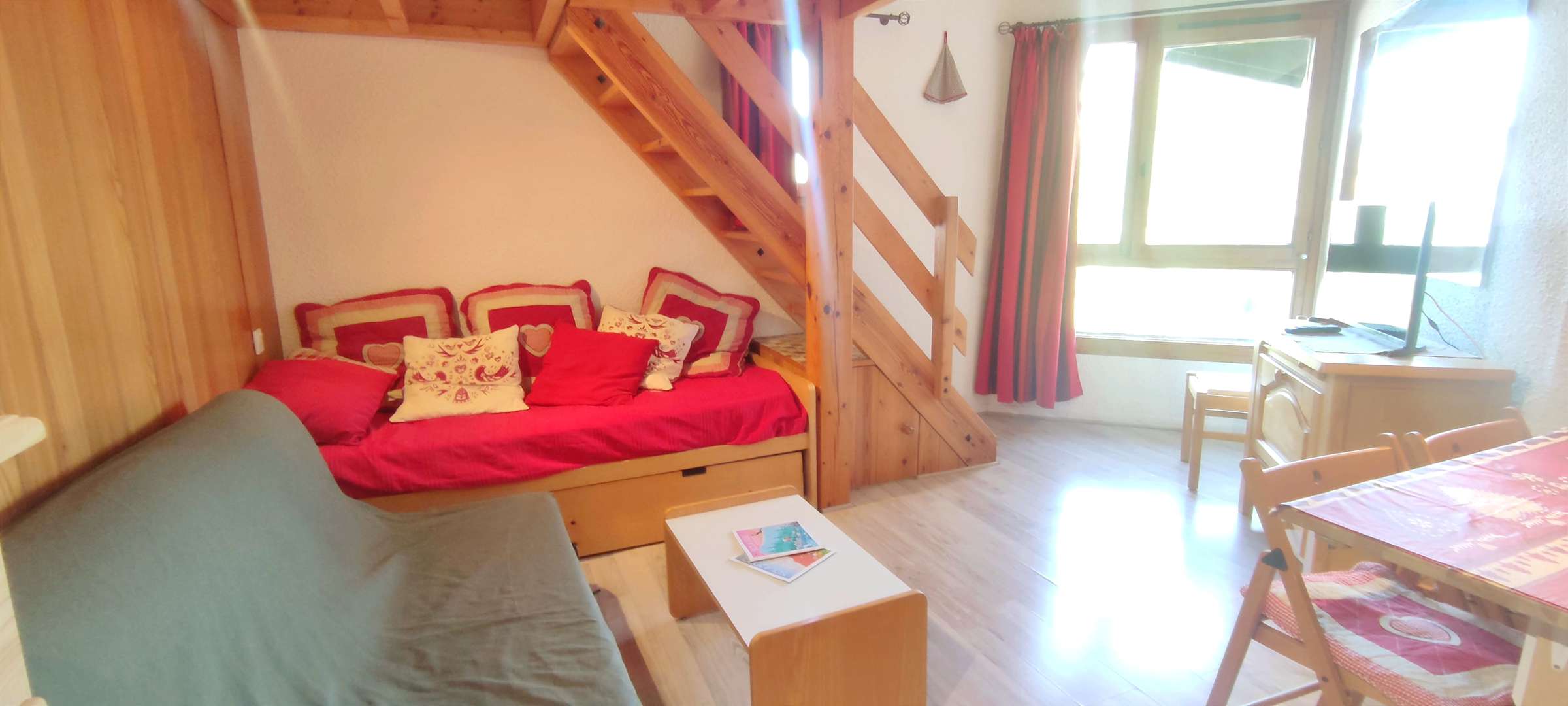 2 pieces mezzanine au calme du hameau