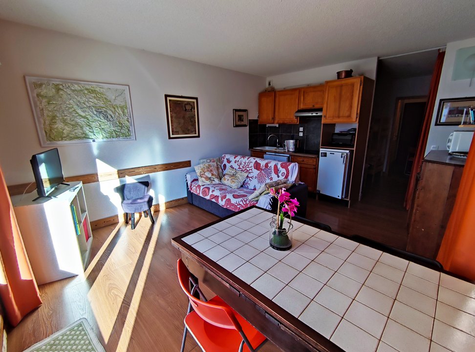 CHARMANT 2 PIECES HAUTEURS STATION