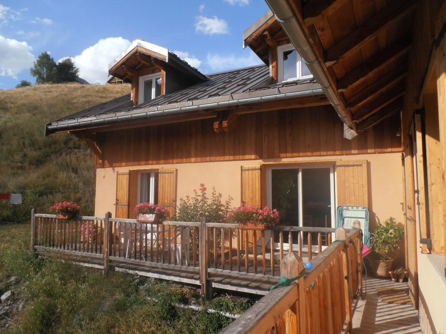  Terrasse Sud et Ouest - Baies vitrées de la suite parentale et salle à manger 