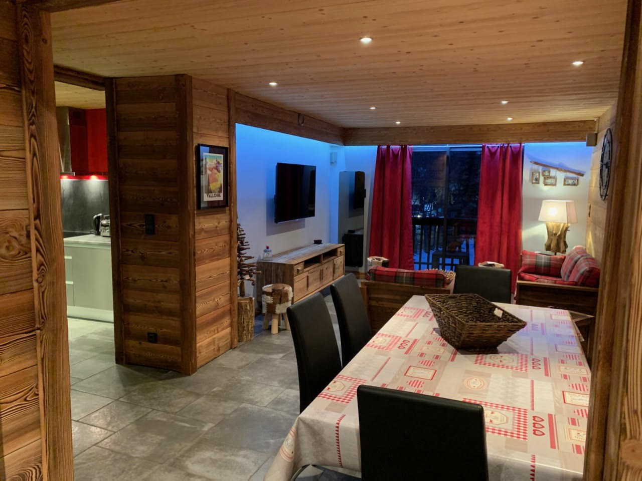 APPARTEMENT SPACIEUX POUR 6/ 7 PERSONNES
